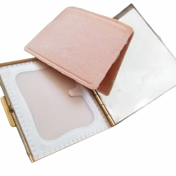 Vintage Mother Of Pearl Gold Tone Mirrored Compact - Picture 9 of 14